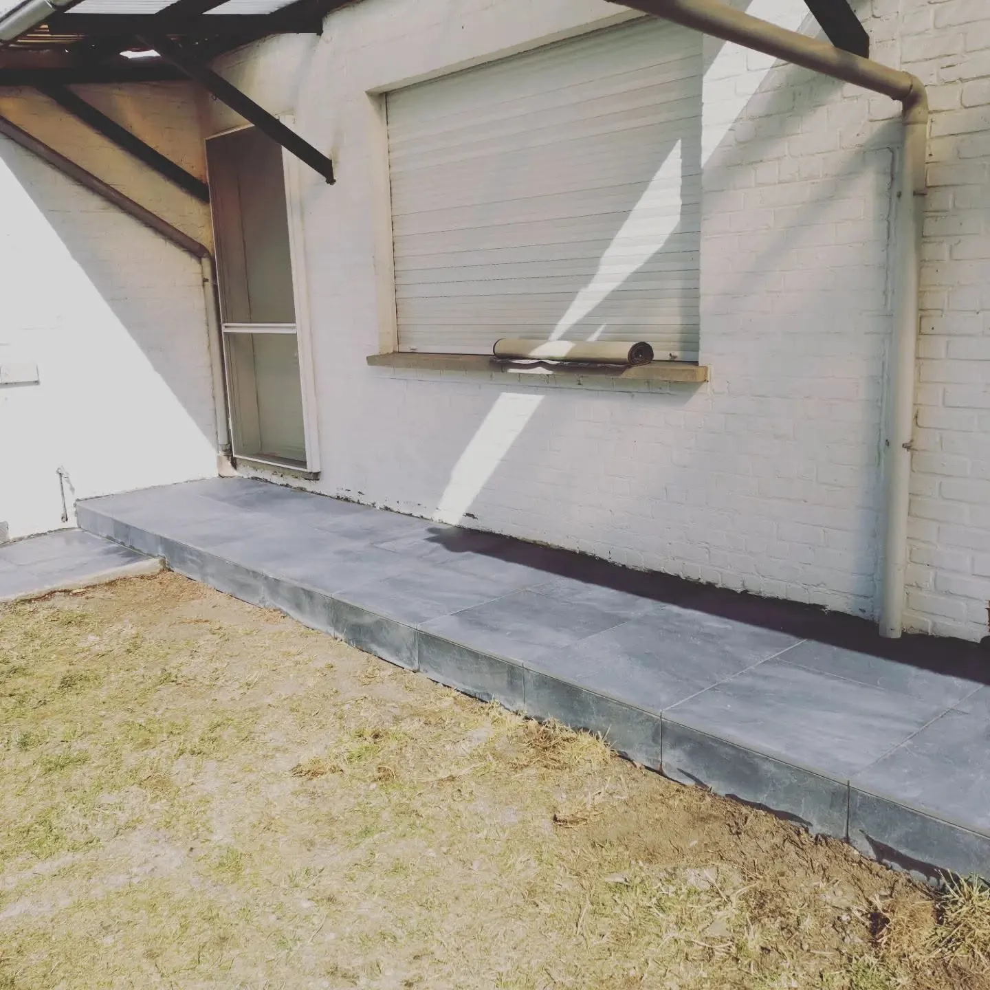 Vue longitudinale de la terrasse et de ses finitions
